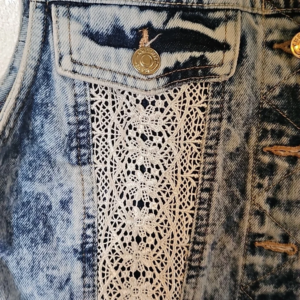 Amethyst Jeans Blue Denim Vest. Size Large. - Picture 4 of 6